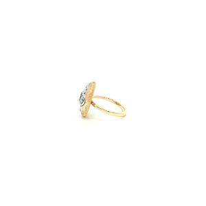 Anillo de cóctel con engaste de bisel en oro amarillo de 18K, esmeralda ovalada cabujón verde vibrante, regalo de lujo sofisticado y llamativo para cualquier ocasión - Product Image 2