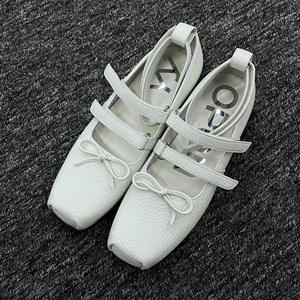 Zapatos Spring Pig para mujer, nueva versión coreana, zapatos planos de ballet informales con suela gruesa y cierre de un botón, zapatos pequeños de cuero - Product Image 3