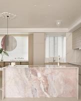 Grande dalle de marbre vert poli personnalisable et moderne pour comptoirs, sols de cuisine et marches d'escalier décoratives
