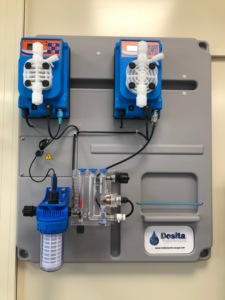 Système de purification d'eau de piscine avancé, fabriqué en Italie, en PVC, câblé électriquement, combiné pour le contrôle du chlore et du pH - Product Image 3
