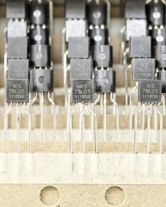 78L05 78L05-TB en cinta <span class=keywords><strong>7805</strong></span> TO-92 5V Regulador de Voltaje Positivo de tres terminales - Product Image 1