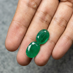 Paire de 14,53 carats d'émeraudes naturelles zambiennes, taille ovale, vertes, certifiées IGI, avec jeu de couleurs, pour boucles d'oreilles, pendentifs et fabrication de bijoux sur mesure - Product Image 1