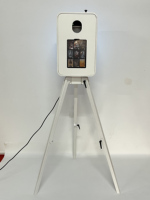 Kiosque photo en bois blanc personnalisé en libre-service avec impression instantanée, écran tactile intégré, caméra/iPad/DSLR, pour 1 à 15 personnes