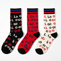 Chaussettes rouges mi-mollet avec imprimé jacquard fantôme mignon, bordure rayée, tricot doux, chaussettes personnalisées pour cadeaux d'Halloween