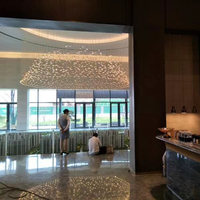 Lustre LED moderne personnalisé en acrylique pour le département des ventes, les hôtels, les villas, les salons, les restaurants, les halls