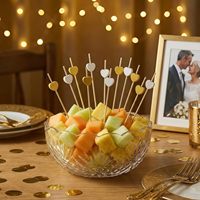 Piques à cocktail en forme de cœur blanc et or (lot de 100), pics à apéritif en bambou de 4,7 pouces - Brochettes fantaisie mates et métalliques pour mariage