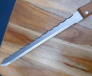 Cuchillo de Cocina Premium, Cuchillo para Rebanar Pan de Acero Inoxidable de 14 Pulgadas con Hoja Dentada y Mango Ergonómico de Madera - Product Image 6