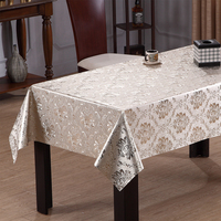 Nappe en PVC métallisé RNPT Silver Flowers avec support tissé, imperméable et facile à nettoyer pour table à manger