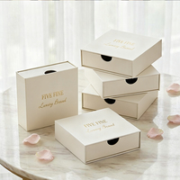Coffret cadeau adorable pour bébé rose - Coffret layette pour nouveau-né avec emballage rigide en papier recyclé pour chaussettes et vêtements de bébé