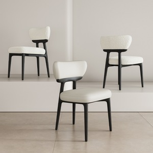 Chaise rembourrée en bois massif pour salle à manger, usage adulte - Product Image 1