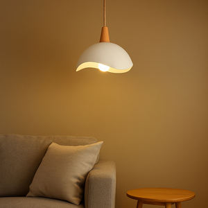 <span class=keywords><strong>Lampe</strong></span> à suspension <span class=keywords><strong>de</strong></span> salle à manger rustique avec décoration en bois LED à tête unique en métal en forme <span class=keywords><strong>de</strong></span> pétale pour le salon <span class=keywords><strong>de</strong></span> la maison - Product Image 1