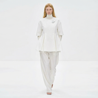 Chemisier ample en tissu tissé blanc vintage élégant avec broderie et ourlet festonné, manches larges, style cape poncho pour femme, vente en gros personnalisée
