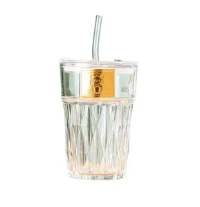 הגעה חדשה יצירתי חמוד דוב צבעוני כוס זכוכית זכוכית מצויד כוסות סיפי יהלום ניידות עם קש ומכסה אטום