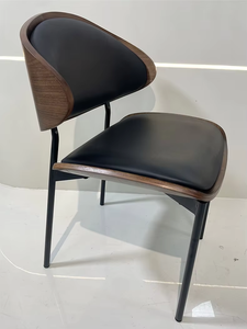 Silla de Comedor Moderna y Lujosa, Diseño Curvo con Estructura de Madera y Cuero PU Negro, Patas de Acero, Convertible para Sala de Estar o <span class=keywords><strong>Apartamento</strong></span> - Product Image 4