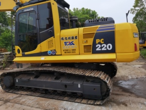 Excavadora de cadenas Komatsu PC220-8 original de Japón a precio económico, con cucharón de 0.72-1.26m³ para minería y construcción de carreteras - Product Image 1