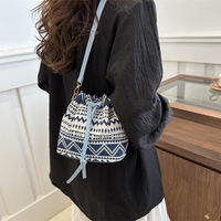 Nouveau Sac Seau Rétro à Bandoulière Unique pour Femme, Style Chinois Ancien, Personnalisé et Tendance, avec Cordon de Serrage
