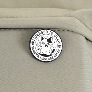 Broche de esmalte creativo con diseño de gato <span class=keywords><strong>meme</strong></span> con cuchillo, pin de solapa 'La paz nunca fue una opción', insignia de joyería de moda para mujeres y niñas - Product Image 4