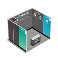 Stand d'exposition modulaire de style technologique avec structure en treillis, mur arrière SEG, éclairage suspendu, stand portable pour salon professionnel