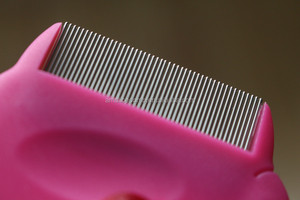 Peigne anti-poux à manche lapin, nouvelle génération, facile à saisir, super dense, élimine efficacement les poux, les lentes, les tiques et les puces - Product Image 3