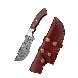 Couteaux de chasse Tracker en acier Damas artisanal de qualité supérieure, pour le camping et la chasse en plein air, avec manche en bois et étui en cuir. - Product Image 6