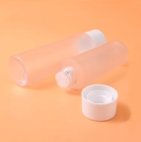 Vente en gros Bouteilles cosmétiques en plastique transparent givrées personnalisées de 100ml 150ml avec couvercle à vis pour l'emballage Skincae et le stockage du toner