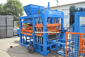 Venta Directa de Fábrica, Máquina para Hacer Bloques de Hormigón QT4-15, Maquinaria Automática para Fabricar Ladrillos de Cemento, Mejor Precio - Product Image 4