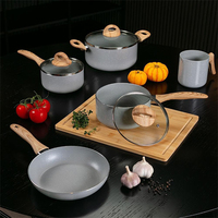 Revêtement de granit forgé d'usine Offre Spéciale antiadhésif 8 pièces en aluminium casserole marmite ensemble poignées confortables ustensiles de cuisine en marbre