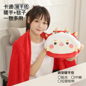 Coussin chauffe-mains et couverture Thème Année du Dragon 35x30cm 165x90cm Rouge et Or Nouveauté Lavable Cadeau pour la sieste au bureau - Product Image 5