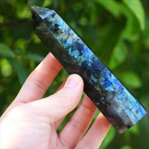 หินลาบราดอไรต์ทรงหอคอยธรรมชาติสวยงาม ขายส่ง คริสตัลขัดเงาสำหรับตกแต่งบ้าน วันวาเลนไทน์ และวันหยุด และงานประดิษฐ์เครื่องประดับ - Product Image 3