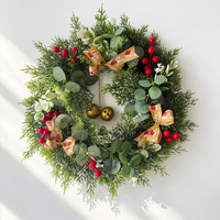 Dekorasi Natal Lintas Negara, Hiasan Pintu Depan Pedesaan Plastik, Karangan Bunga Juniper, Garland Buah Berry Merah, untuk Halaman