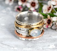 Bague personnalisée en argent sterling 925 avec pierre de lune arc-en-ciel sertie clos, plaqué or, faite à la main, vente en gros, cadeau pour femme, mariage, fête, dernière nouveauté