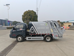 Camión de Basura Compactador Pequeño Dongfeng 4*2 - Product Image 4