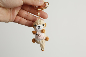 Nouveaux <span class=keywords><strong>porte</strong></span>-clés en tricot mignons tenant des poissons, faits à la main, amigurumi, poupées en tricot, jouets en crochet, animaux en peluche, <span class=keywords><strong>porte</strong></span>-clés en forme de <span class=keywords><strong>loutre</strong></span> - Product Image 3