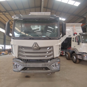 Camion benne SINOTRUCK neuf, poids lourd, 8X4, moteur diesel Weichai, capacité 31-40T, Euro 3, transmission manuelle, pour transport d'engins - Product Image 3