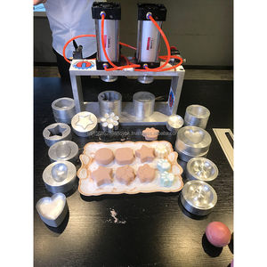 Machine à mouler et presser pour bombes de bain et barres de shampoing artisanales miniatures innovantes, avec forme sphérique et aromathérapie personnalisée - Product Image 6