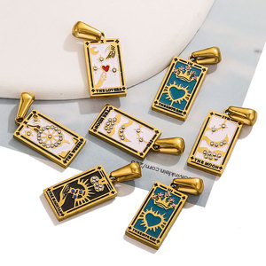 Colgante de Carta del Tarot en Acero Inoxidable con Esmalte y Baño de Oro PVD |   El Mago de la Luna de los Amantes y el Mundo |   Hipoalergénico e Impermeable - Product Image 3
