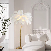 Lampe sur pied en résine moderne nordique avec plumes d'autruche et source lumineuse LED pour salon, chambre à coucher, maison, hôtel, décoration de lampe sur pied en forme de palmier