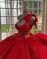 Robe de bal rouge asymétrique à perles et cristaux scintillants, style Sweet 16, avec nœud, pour Quinceañera, modèle MQ749