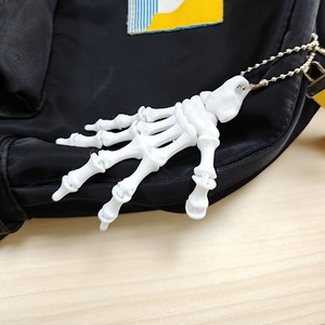 3D PRINT JOY Portachiavi a forma di mano scheletrica in plastica stampata in 3D, impermeabile, ciondolo di Halloween, charm per borsa, regalo da uomo, accessorio per auto a forma di mano di teschio - Product Image 4