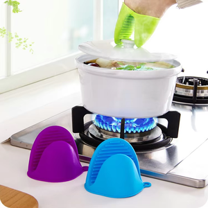 OKOLAY Mini mitaines <span class=keywords><strong>de</strong></span> four résistantes à la chaleur avec logo imprimé personnalisé Gants amusants et mignons Mitaine <span class=keywords><strong>de</strong></span> four en silicone pour la <span class=keywords><strong>cuisine</strong></span> - Product Image 6