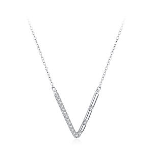 Collar con colgante en forma de V de circonita de corte redondo en plata de ley S925, versión de cobre personalizable - Regalo de San Valentín para mujer - Product Image 1