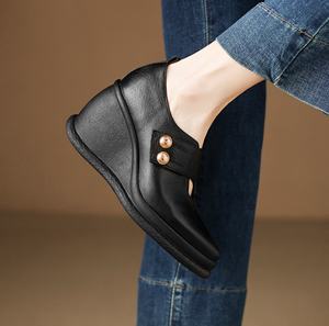 Bottes Chelsea Western pour femmes en cuir de vachette marron et noir, talon moulé de 4 cm, doublure polaire, confortables et antidérapantes, vente en gros - Product Image 5