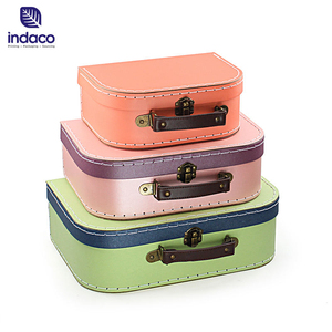 Nueva llegada: Caja de regalo de papel kraft con diseño moderno y novedoso, tipo maleta para bebé, con asa de cinta para bolsos. - Product Image 6