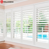 Volets extérieurs modernes en PVC à persiennes horizontales sur mesure Rolansini avec ventilation et fenêtres réglables