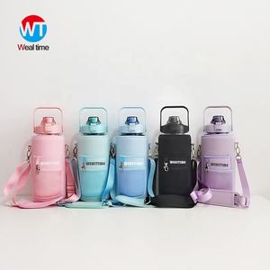 Nuovo design 2025 bottiglia d'acqua motivazionale più popolare con copertina e manica di stoccaggio con motivo personalizzato - Product Image 2