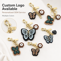 Élégant porte-clés en cuir avec fleur de camélia et papillon, pendentif de sac, ornement suspendu doré, cadeau pour femme, décoration