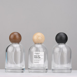 Botella de Perfume de 100 ml de Vidrio con Atomizador y Tapa de Madera para Viajes, Almacenamiento de Fragancias - Product Image 1