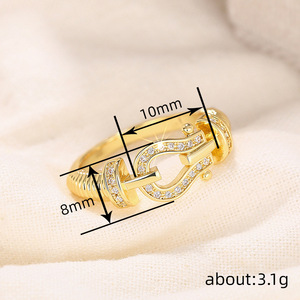 Anello Horsebit da Donna, Tono Oro con Zirconi, Gioiello Minimalista Chic di Lusso, Anello per Uso Quotidiano - Product Image 4