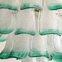 Lustre en verre de Murano fait à la main en forme de pétale pour escalier, restaurant, chambre à coucher dans un design de luxe vintage du milieu du siècle