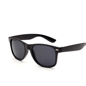 Nouvelle mode de <span class=keywords><strong>lunettes</strong></span> de soleil polarisées <span class=keywords><strong>Lunettes</strong></span> de soleil imprimées avec logo personnalisé <span class=keywords><strong>Lunettes</strong></span> de soleil vintage OEM pour hommes et femmes <span class=keywords><strong>2022</strong></span> - Product Image 3
